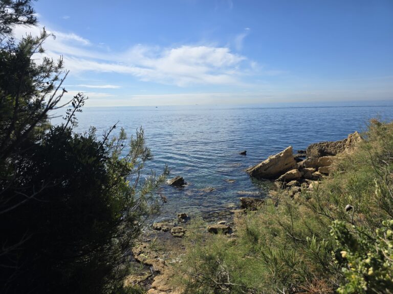 Balade en famille sur la CĂŽte Bleue entre Carry-le-Rouet et Sausset-les-Pins avec vue sur la mer