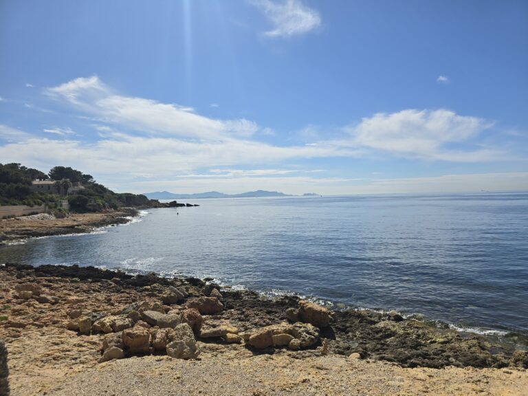 Balade en famille sur la CĂŽte Bleue entre Carry-le-Rouet et Sausset-les-Pins avec vue sur la mer