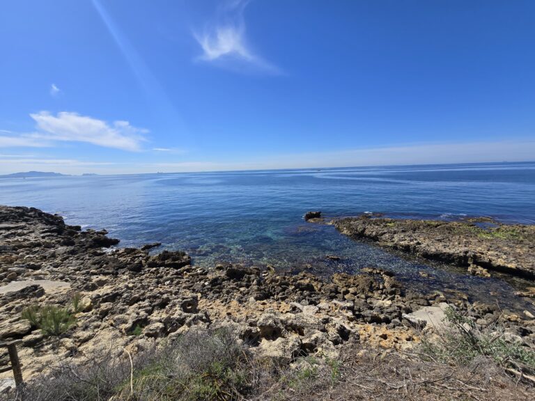 Balade en famille sur la CĂŽte Bleue entre Carry-le-Rouet et Sausset-les-Pins avec vue sur la mer