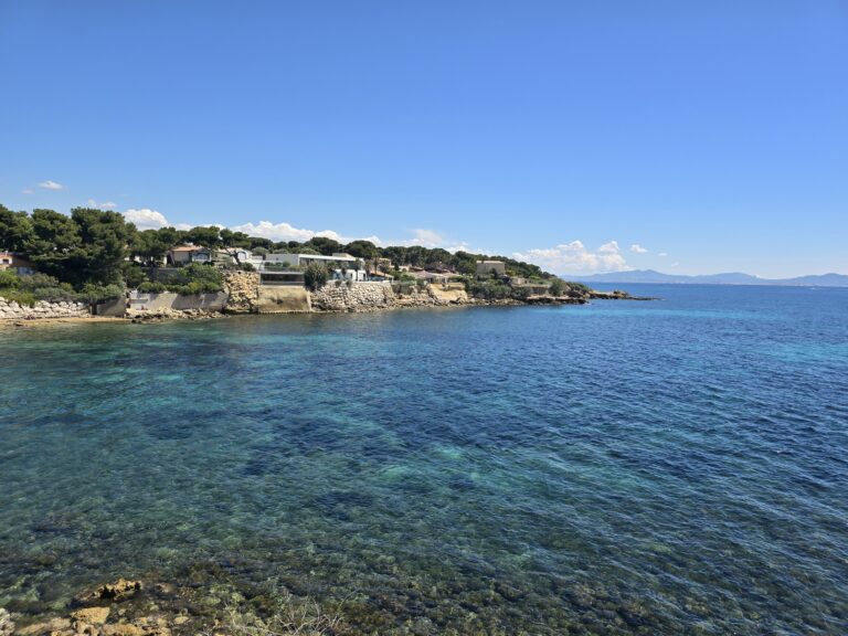 Balade en famille sur la CĂŽte Bleue entre Carry-le-Rouet et Sausset-les-Pins avec vue sur la mer