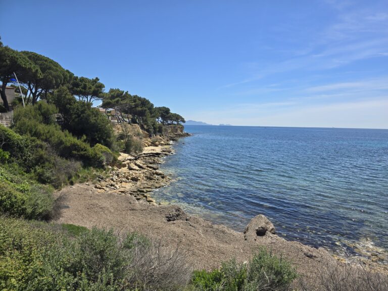 Balade en famille sur la CĂŽte Bleue entre Carry-le-Rouet et Sausset-les-Pins avec vue sur la mer