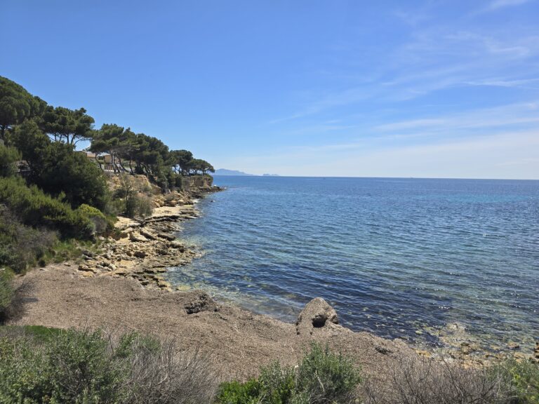 Balade en famille sur la CĂŽte Bleue entre Carry-le-Rouet et Sausset-les-Pins avec vue sur la mer
